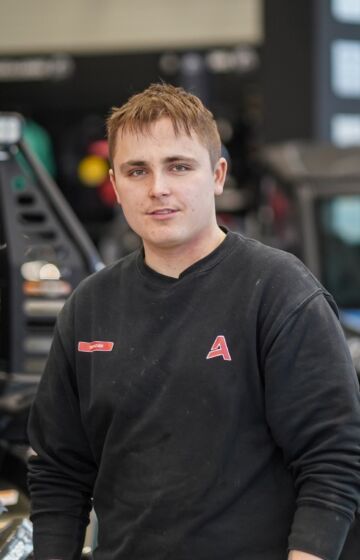Fra årets Lærling hos Akershus Traktor til nasjonal konkurranse på Agroteknikk Fra årets Lærling hos Akershus Traktor til nasjonal konkurranse på Agroteknikk