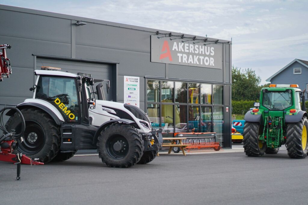 Valtra-demotraktor på Rakkestad.