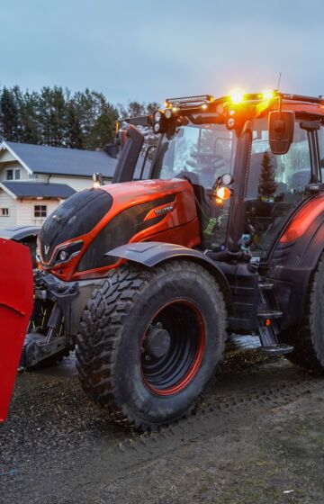 Komfort, kraft og service: Valtra leverer for Odd Olav