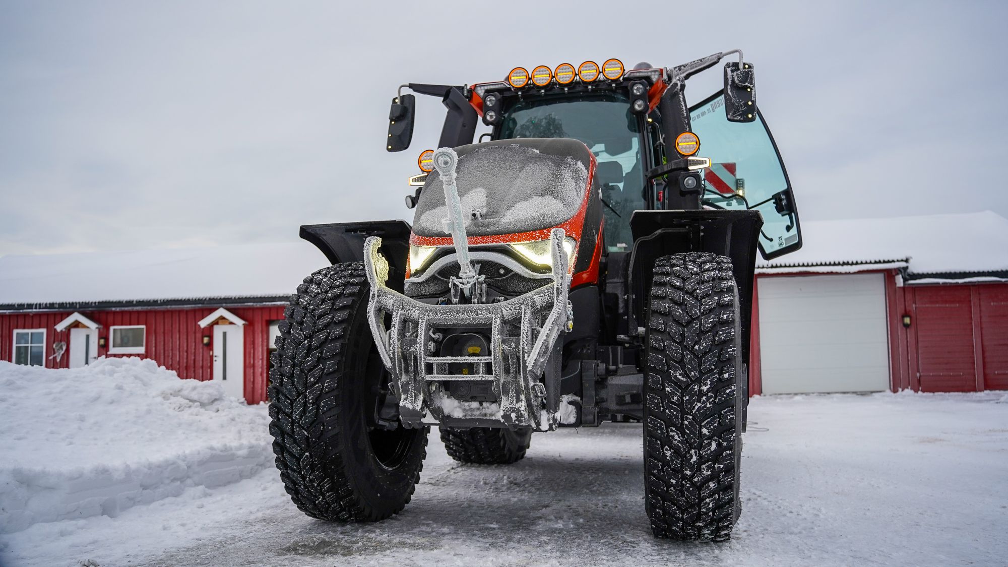 Robin Ilseng med sin Valtra S416Robin Ilseng med sin Valtra S416