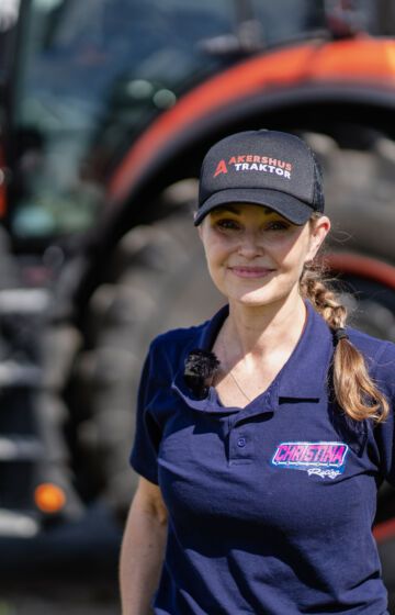Christina Dobloug tester Norges største Valtra