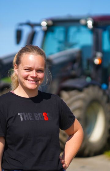 Akershus Traktor og Valtra inngår samarbeid med influencer og bonde Nora Sandberg Akershus Traktor og Valtra inngår samarbeid med influencer og bonde Nora Sandberg