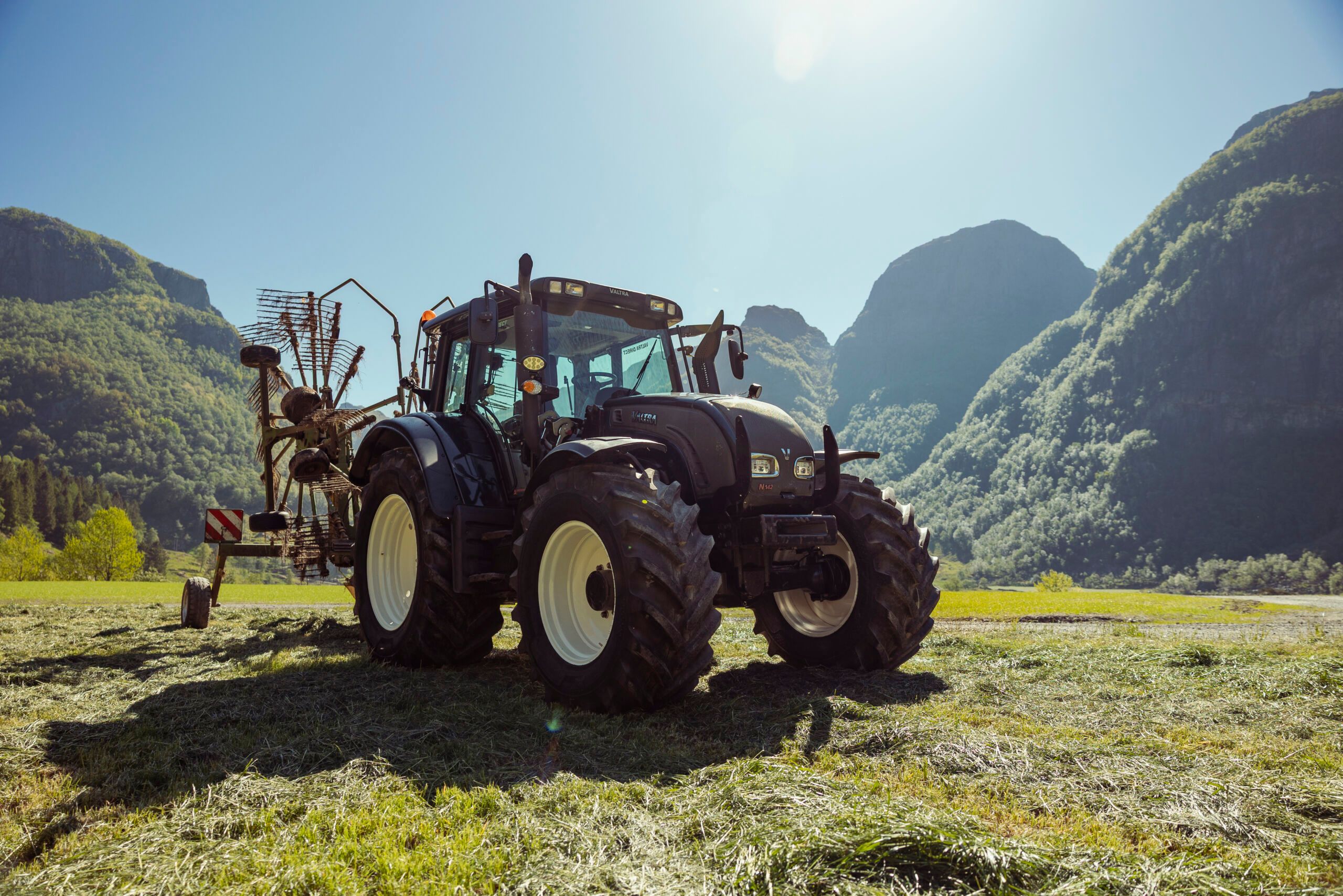 Impress_F9A9531_red Leif Tore valgte brukt Valtra – og kunne ikke vært mer fornøyd!