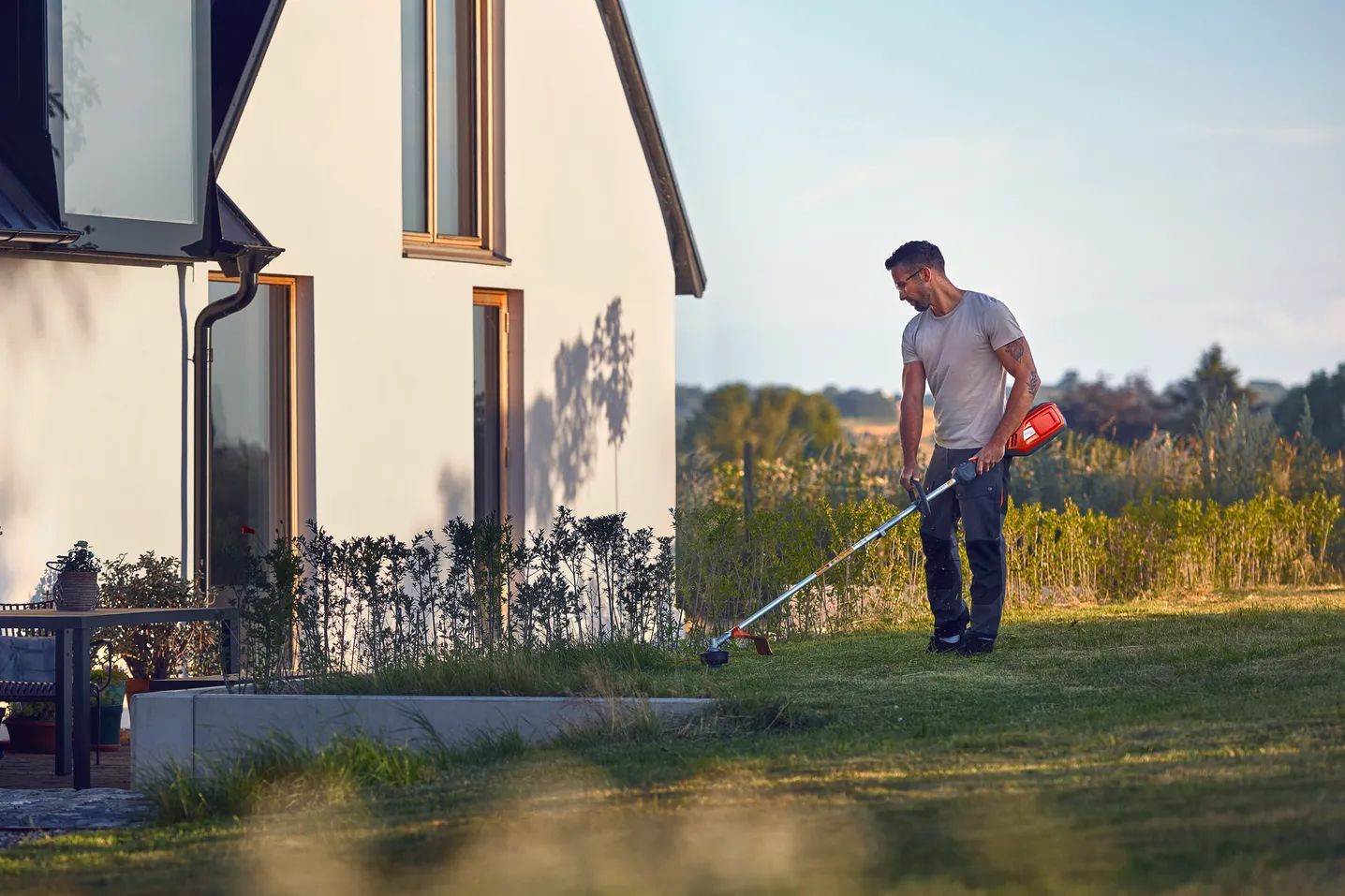 Gresstrimmere Husqvarna gresstrimmere, allsidige og kraftige maskiner som gir perfekt resultat i hagenHusqvarna gresstrimmere, allsidige og kraftige maskiner som gir perfekt resultat i hagen