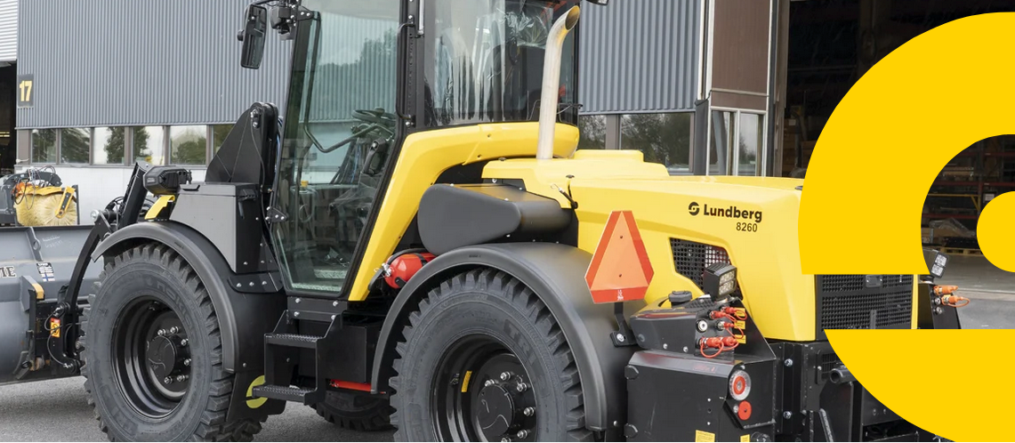Lundberg redskapsbærer med avansert hydraulikk, LED-belysning og komfortabel førerhytte, kraftfull og allsidig maskin for arbeid året rundt.Lundberg redskapsbærer med avansert hydraulikk, LED-belysning og komfortabel førerhytte, kraftfull og allsidig maskin for arbeid året rundt.