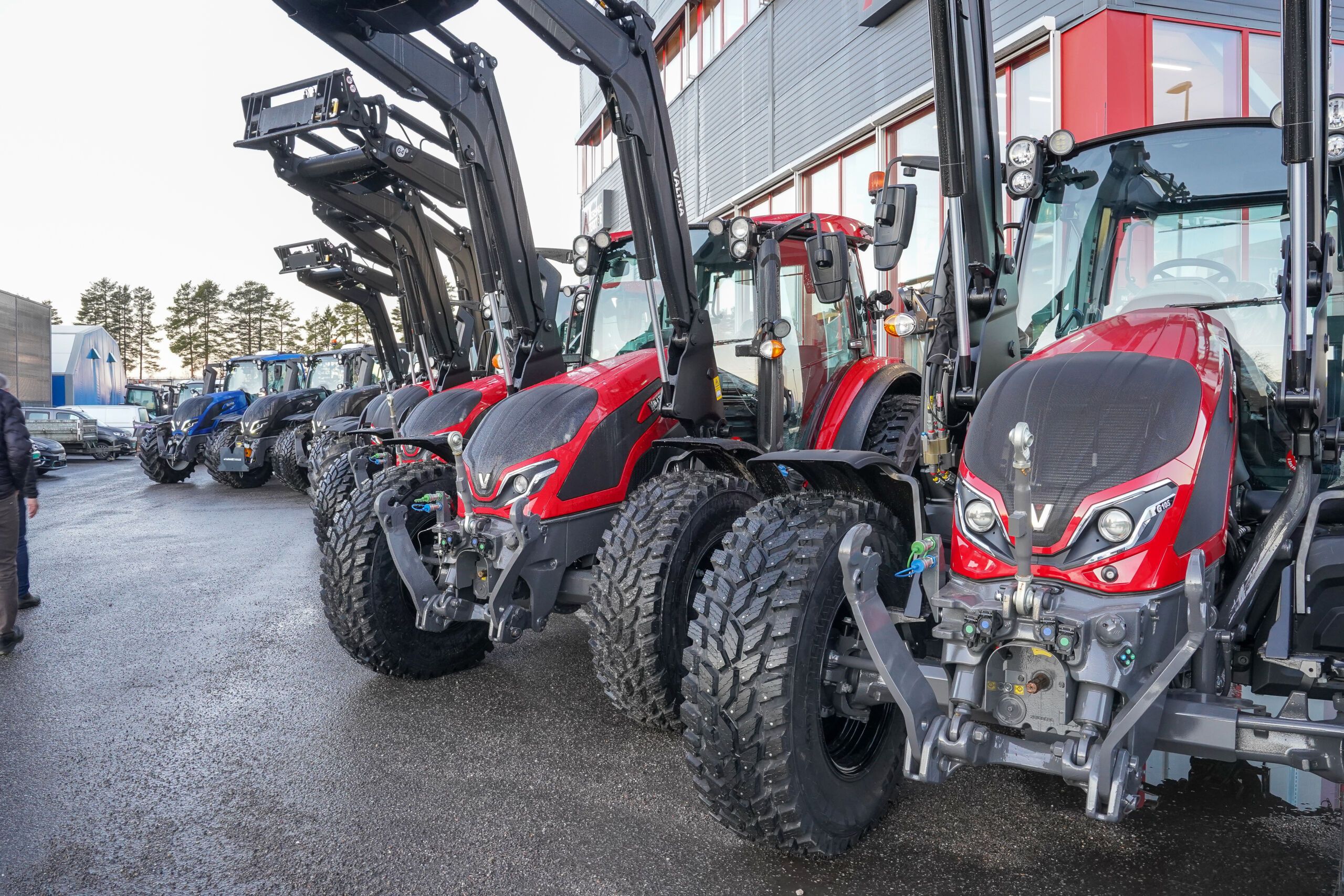 Ny Valtra N-serie klar for levering hos Akershus Traktor JessheimNy Valtra N-serie klar for levering hos Akershus Traktor Jessheim
