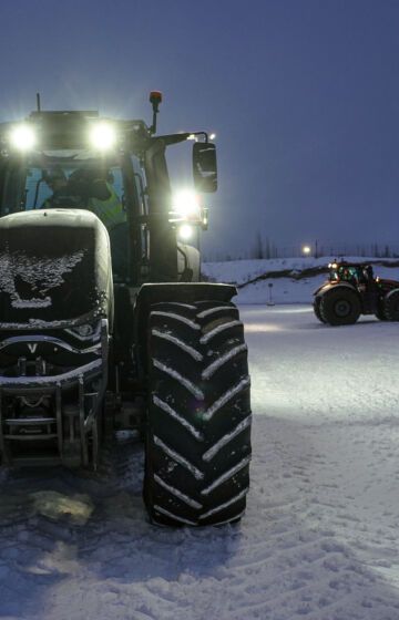 Fire Valtra S samlet i Suolahti