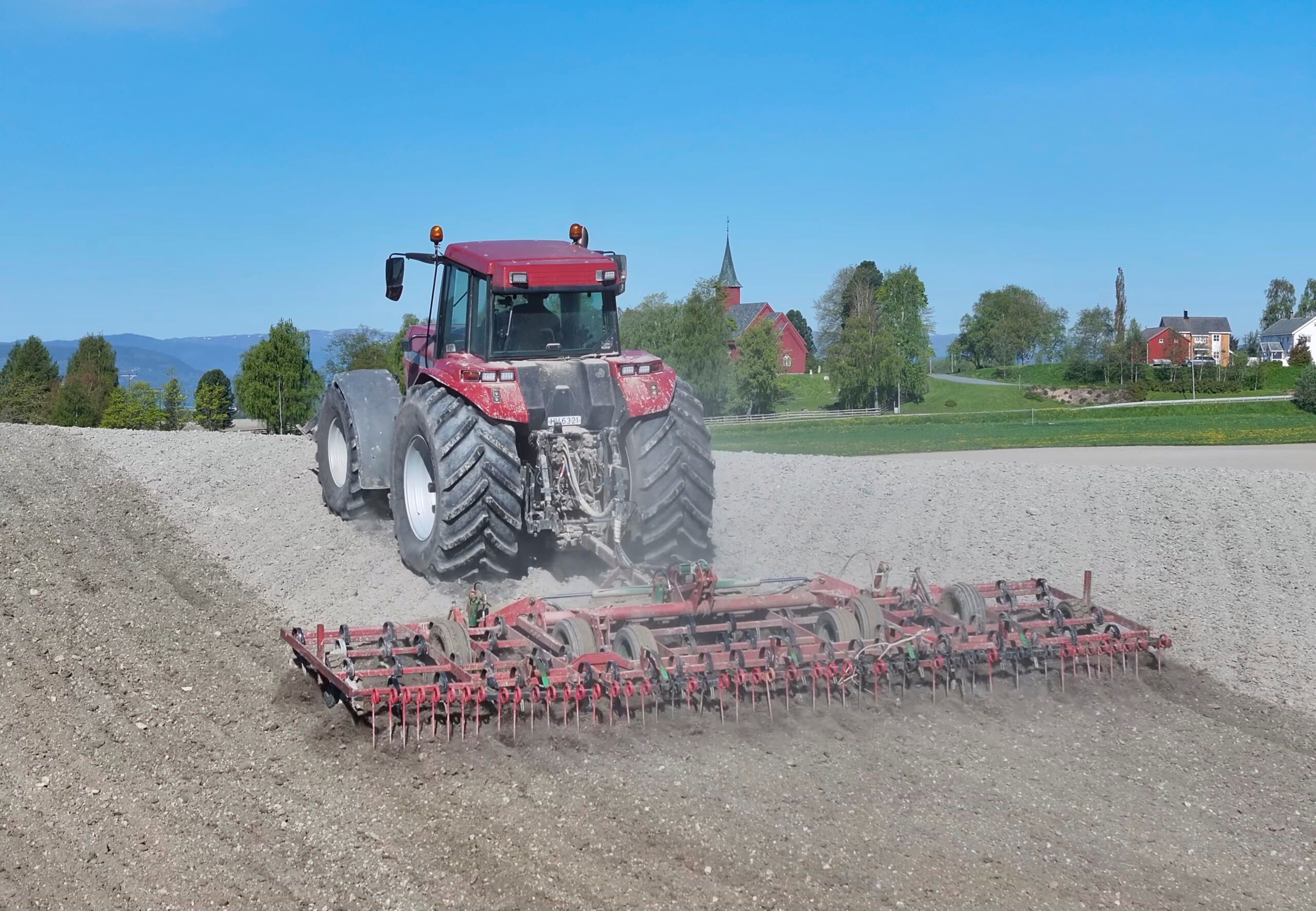 Globus TTA såbedsharv, en robust og driftssikker norsk harv for presis og effektiv jordbearbeiding.Globus TTA såbedsharv, en robust og driftssikker norsk harv for presis og effektiv jordbearbeiding.