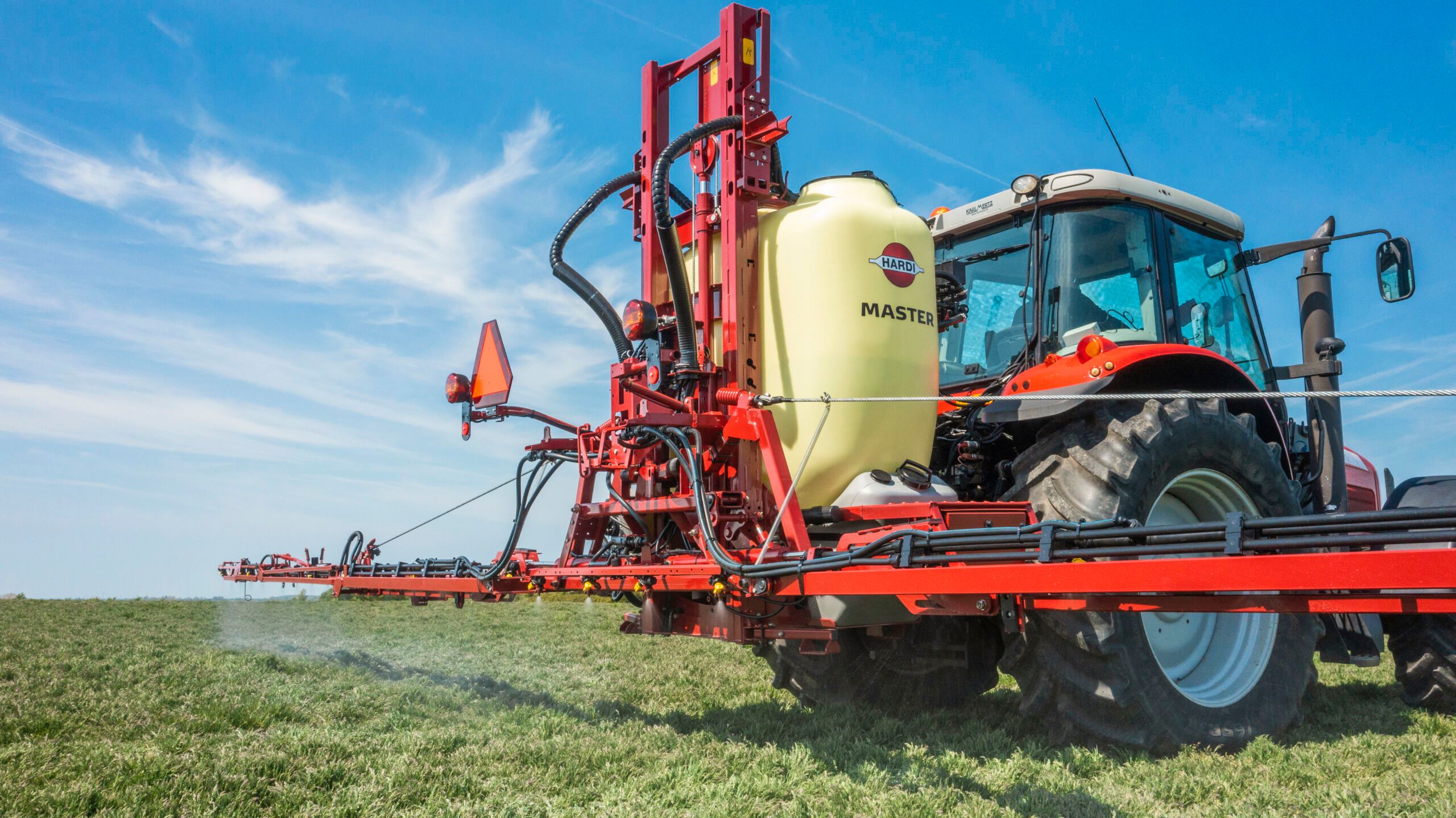 HARDI MASTER 1000 L åkersprøyte med 12 meters bom og kampanjepris fra 319 000 kr.HARDI MASTER 1000 L åkersprøyte med 12 meters bom og kampanjepris fra 319 000 kr.