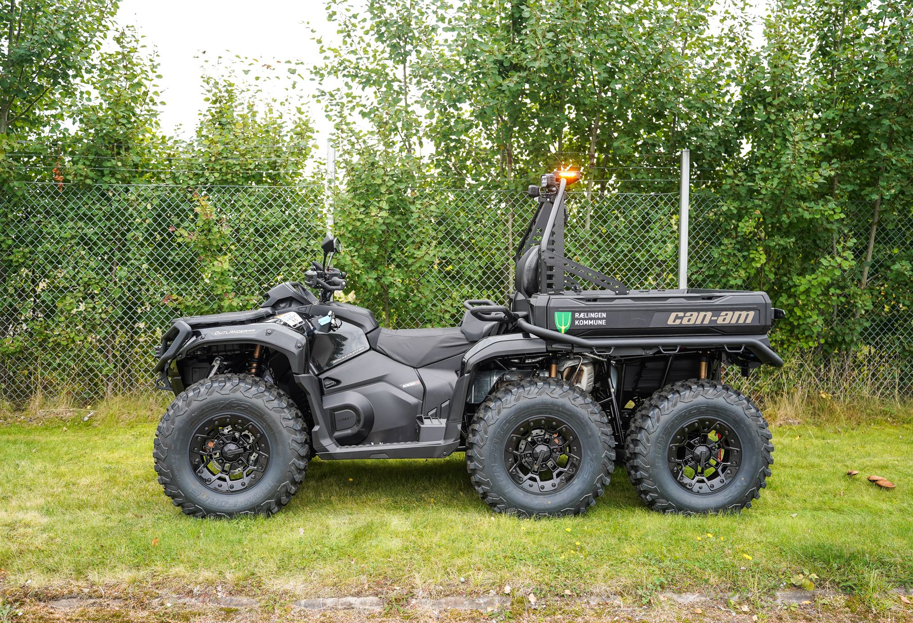 Can-Am ATV med norskprodusert lastsikringsvegg og montert utstyr hos forhandler på Jessheim.Can-Am ATV med norskprodusert lastsikringsvegg og montert utstyr hos forhandler på Jessheim.