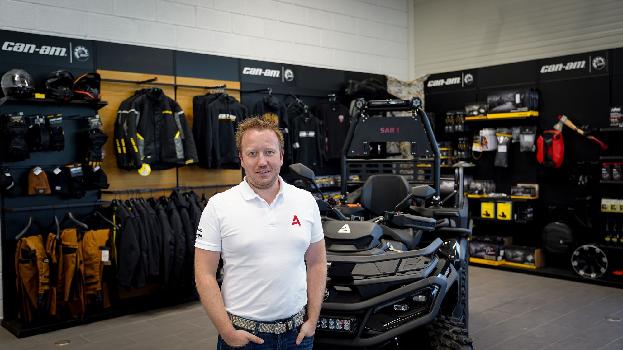 Ny Can-Am 6x6 rigget for brann og redning, med båreløsning, varslingslys og plass til redningspersonell.Ny Can-Am 6x6 rigget for brann og redning, med båreløsning, varslingslys og plass til redningspersonell.