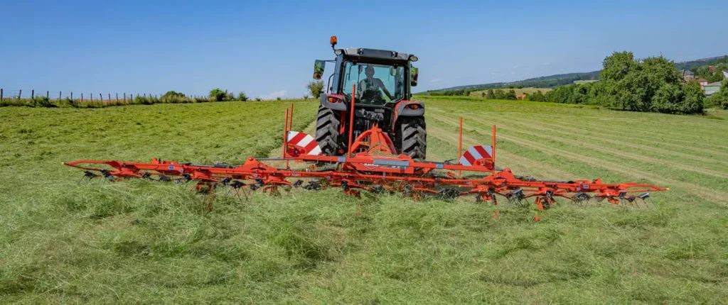 KUHN landbruksmaskiner til kampanjepris. Sprederiver, slåmaskiner og samleriver i 2027-modell.