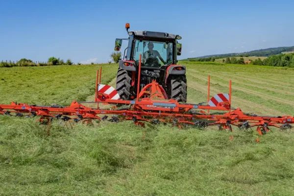 KUHN landbruksmaskiner til kampanjepris. Sprederiver, slåmaskiner og samleriver i 2027-modell.KUHN landbruksmaskiner til kampanjepris. Sprederiver, slåmaskiner og samleriver i 2027-modell.